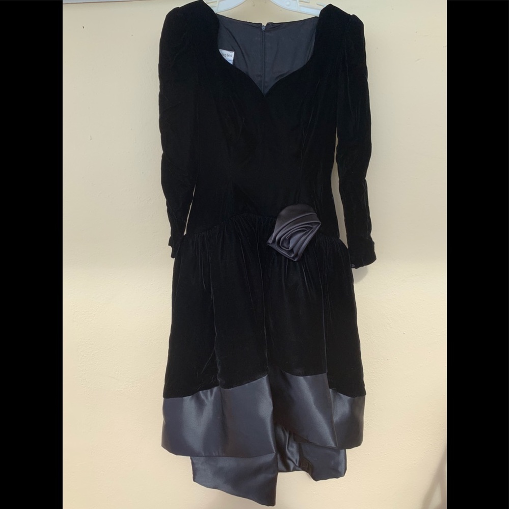 3X “HOST PICK” Vintage Morton Myles Black Velvet Gown - Picture 4 of 8